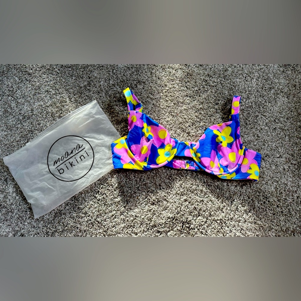 NWOT MOANA BIKINI TOP *XXL*